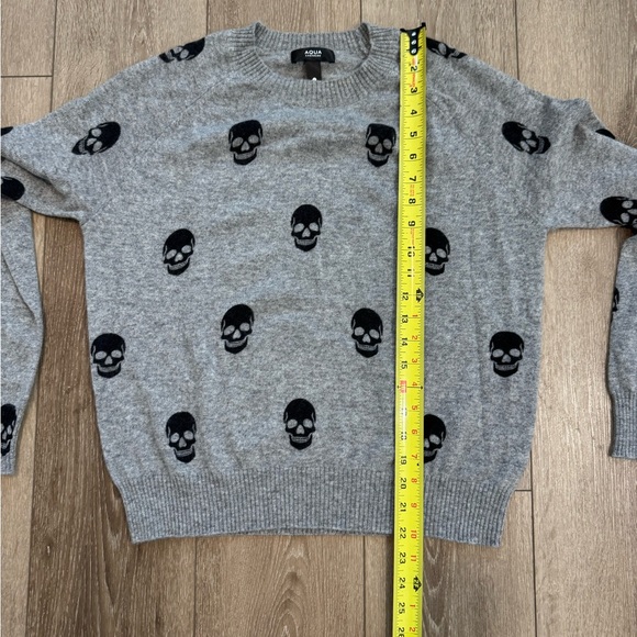 Aqua 100% Cashmere Skull Sweater Gray Black Print Crewneck Soft Luxury Small - Picture 12 of 12